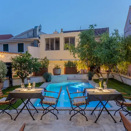 Casa Columba - Adults Only 4 Star Boutique With Outdoor Pool & Private Garden Affittacamere