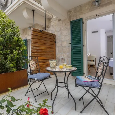 Πανσιόν Casa Columba - Adults Only 4 Star Boutique Hotel With Outdoor Pool & Private Garden 4*