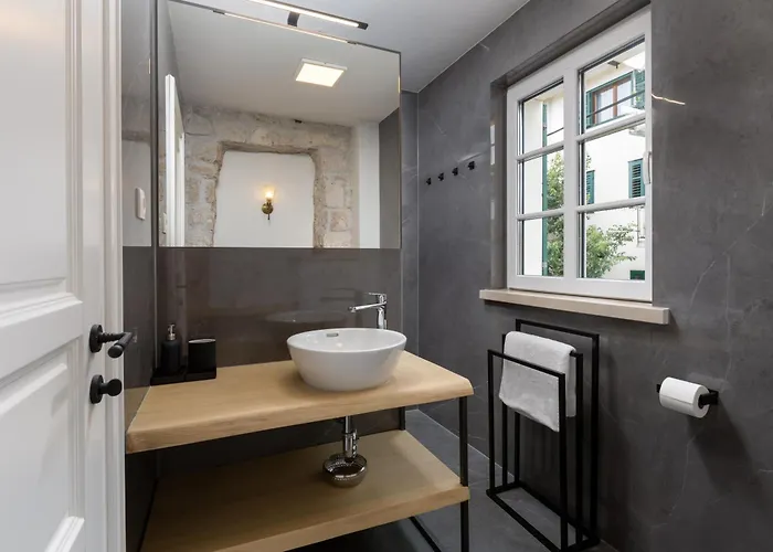 Casa Columba - Adults Only 4 Star Boutique With Outdoor Pool & Private Garden 게스트하우스 마카르스카