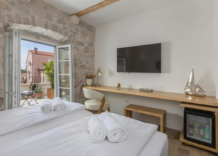 Casa Columba - Adults Only 4 Star Boutique With Outdoor Pool & Private Garden 게스트하우스 마카르스카