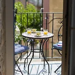 Gostinjska kuća Casa Columba - Adults Only 4 Star Boutique With Outdoor Pool & Private Garden 4*