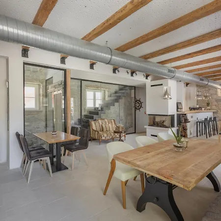 Casa Columba - Adults Only 4 Star Boutique With Outdoor Pool & Private Garden ゲストハウス 4*