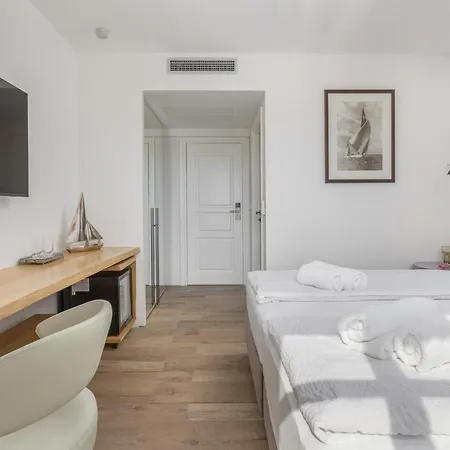 ゲストハウス Casa Columba - Adults Only 4 Star Boutique With Outdoor Pool & Private Garden マカルスカ