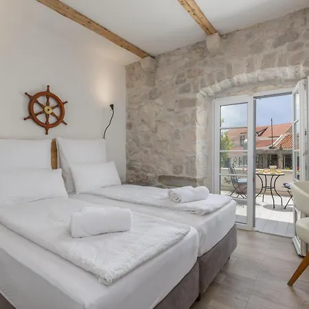 ゲストハウス Casa Columba - Adults Only 4 Star Boutique With Outdoor Pool & Private Garden 4*