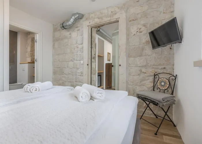 Casa Columba - Adults Only 4 Star Boutique With Outdoor Pool & Private Garden Макарська