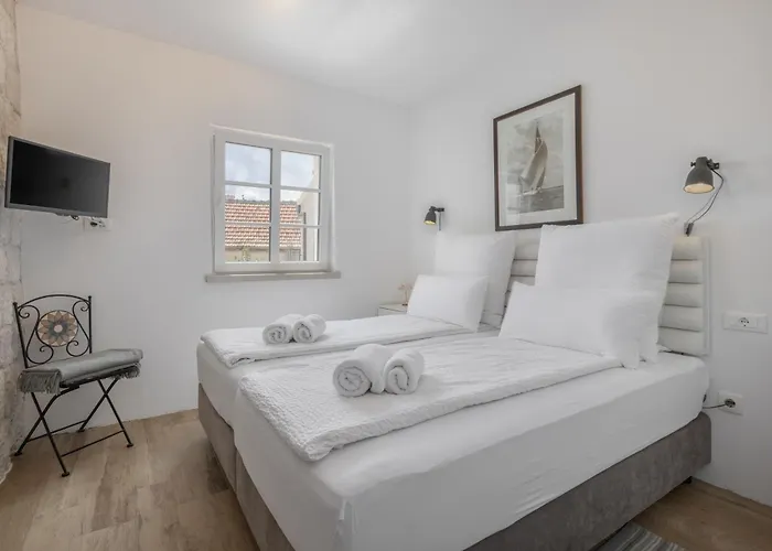 Casa Columba - Adults Only 4 Star Boutique With Outdoor Pool & Private Garden Гостьовий будинок 4*