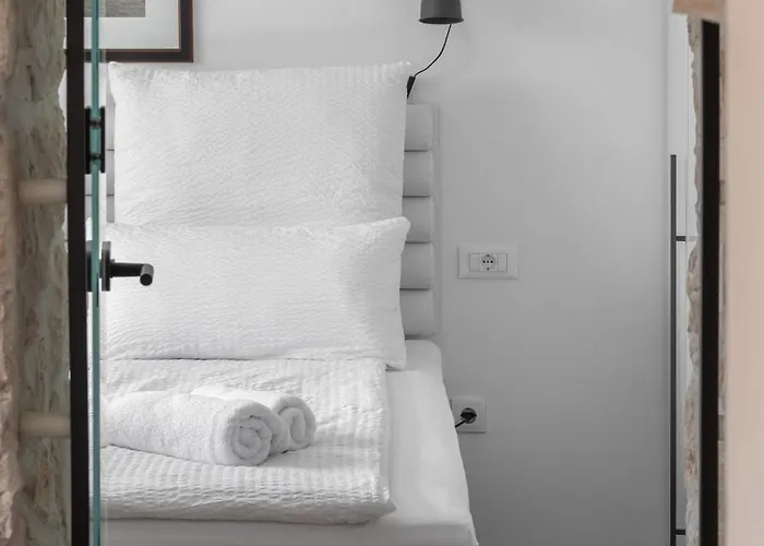 Гостьовий будинок Casa Columba - Adults Only 4 Star Boutique With Outdoor Pool & Private Garden 4*