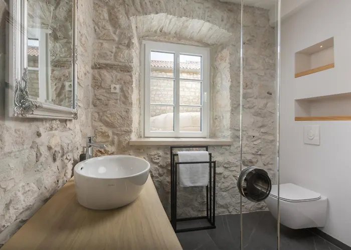 Casa Columba - Adults Only 4 Star Boutique With Outdoor Pool & Private Garden Гостьовий будинок Макарська