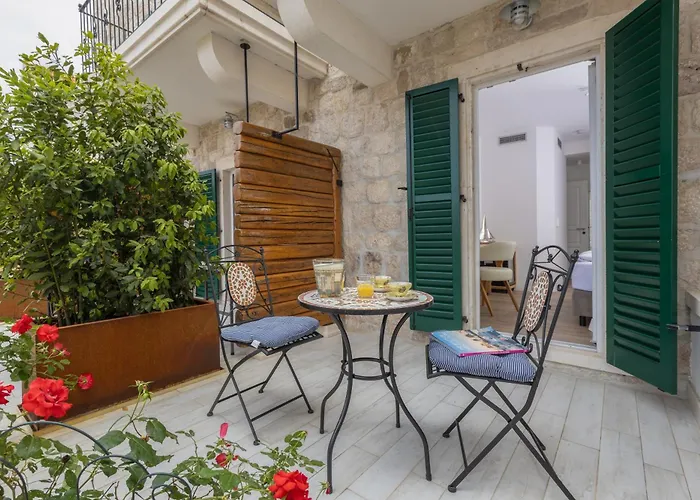 Гостьовий будинок Casa Columba - Adults Only 4 Star Boutique With Outdoor Pool & Private Garden 4*